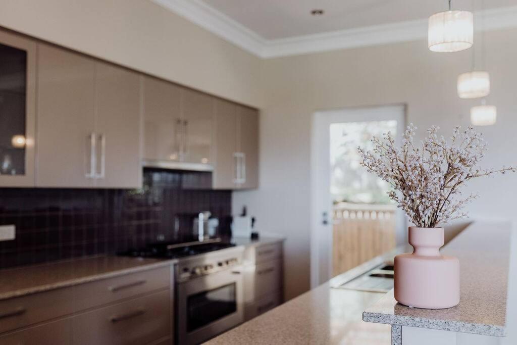 ביצ'אנו Apartment On James מראה חיצוני תמונה
