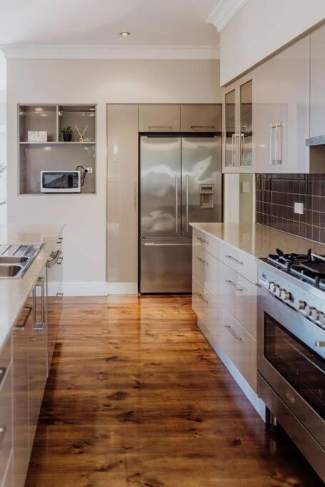 ביצ'אנו Apartment On James מראה חיצוני תמונה